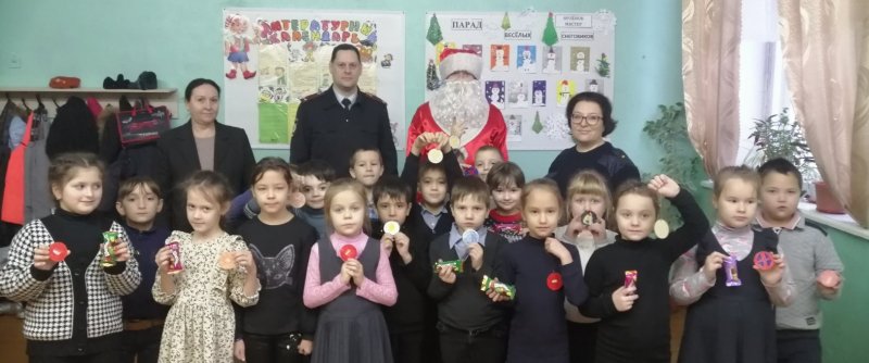 «Полицейский Дед Мороз» посетил навашинских школьников